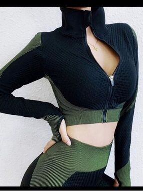Konna tracksuit cropped active jacket Large  NWT